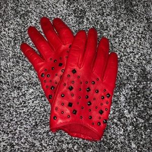 Red bijoux gloves